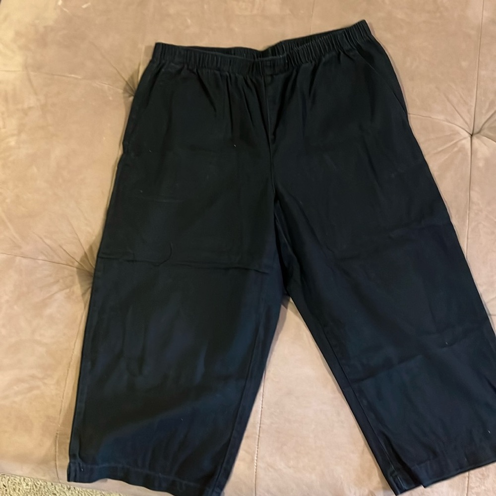 Black wide leg capris
